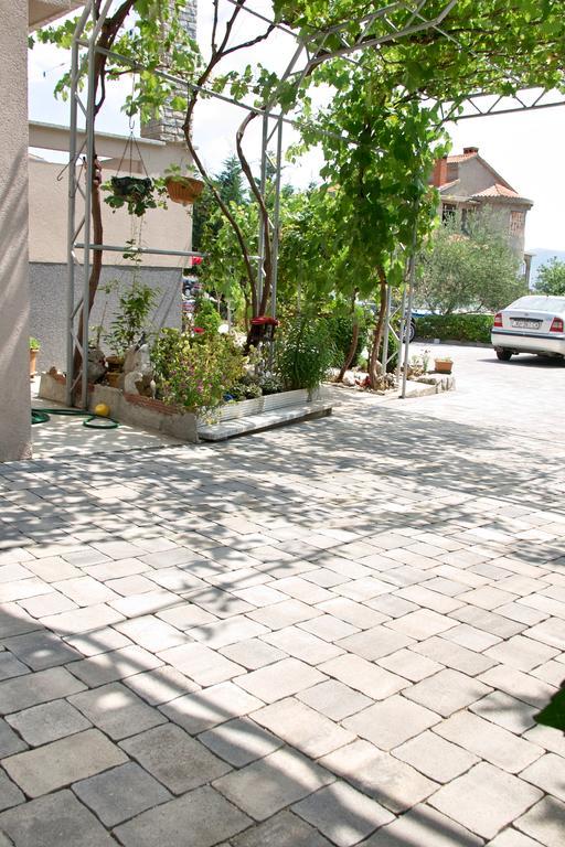 Kabashi Apartment Крк Екстер'єр фото